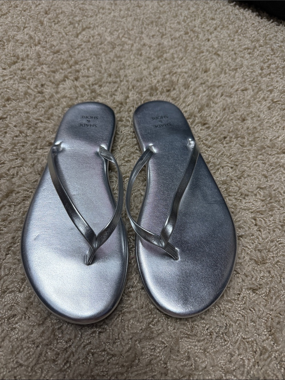 Shade and Shore Silver Metallic Flip Flop Sandals - Women's size 7
